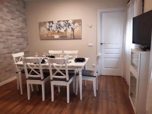 Televízia a/alebo spoločenská miestnosť v ubytovaní Casa de Bisagra