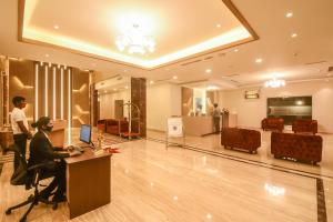 Emerald Clarks Inn Suites大厅或接待区