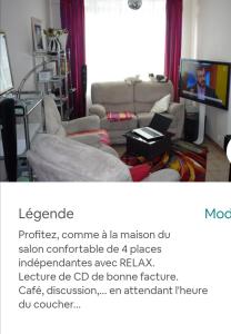 sala de estar con sofá y TV en MINI TARIF pour un MAXI CONFORT, en Berck-sur-Mer