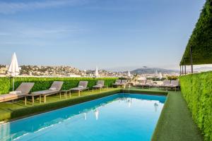 Bazén v ubytování Splendid Hotel & Spa Nice nebo v jeho okolí