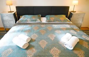 Łóżko lub łóżka w pokoju w obiekcie Delightful Suite Hofburg