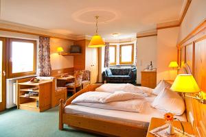 Ένα ή περισσότερα κρεβάτια σε δωμάτιο στο Hotel Tannenhof