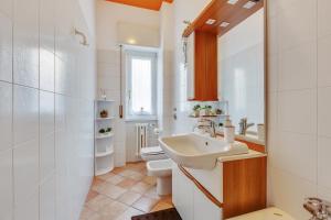 Kúpeľňa v ubytovaní Darsena & Navigli Cosy Flat + 6 fotografií