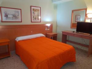 Postel nebo postele na pokoji v ubytování Hostal Carlos III