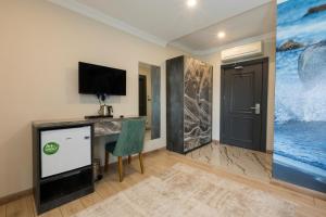 A television and/or entertainment centre at Florya Novi Hotel