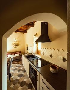 Ett kök eller pentry på Torre medievale Il Castellaccio