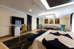 A television and/or entertainment centre at Florya Novi Hotel