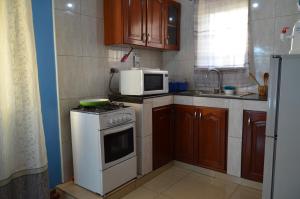 Kuchyň nebo kuchyňský kout v ubytování Ewaffe@AKUA special OnPoint 2bedroom Home