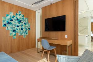 TV a/nebo společenská místnost v ubytování LK Design Hotel Florianópolis