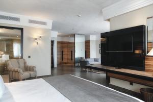 A television and/or entertainment centre at Hotel Riu Tikida Dunas - All inclusive