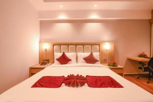 Emerald Clarks Inn Suites客房内的一张或多张床位