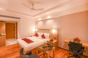 Emerald Clarks Inn Suites客房内的一张或多张床位