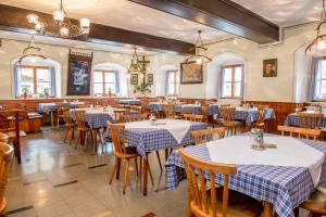 Reštaurácia alebo iné gastronomické zariadenie v ubytovaní Gasthof Haudum