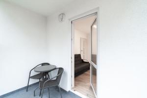 Posezení v ubytování Apartamenty Poddąbek- basen kryty, sauna, animacje dla dzieci , małpi gaj, baseny na dachu