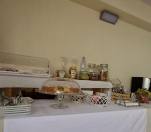 a table with a cake on top of it at La Guitgia Rooms in Lampedusa