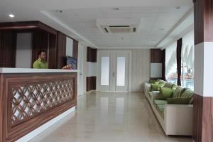 Ο χώρος του λόμπι ή της ρεσεψιόν στο Volkii Hotel