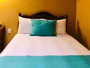 Postel nebo postele na pokoji v ubytování Hotel Boutique Casa de las Manrique