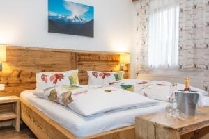 Ein Bett oder Betten in einem Zimmer der Unterkunft Gasthof St. Adolari