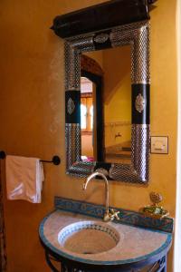 Kylpyhuone majoituspaikassa Dar Diafa Kaltom