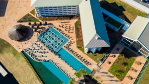 an overhead view of a swimming pool with a bunch of animals at Taua Hotel e Convention Alexania in Alexânia