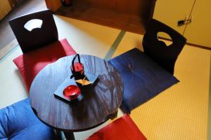 an overhead view of a wooden table and chairs at Oyado Sanjyo-Machiya - Vacation STAY 96740 in Kyoto
