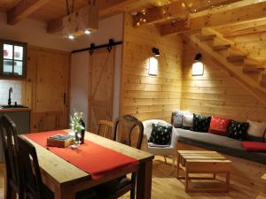 Posedenie v ubytovaní Apartament Zielone Okiennice
