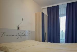 Postel nebo postele na pokoji v ubytování Vier Jahreszeiten Haus 6 Whg 08