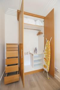 a small room with a bunk bed and a desk at IFSC Townhouse Apartments in Dublin