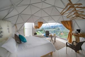 Postel nebo postele na pokoji v ubytování Guaia Terra Glamping + 37 fotografií