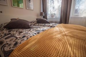 Un pat sau paturi într-o cameră la GottwaldHaus - Apartment
