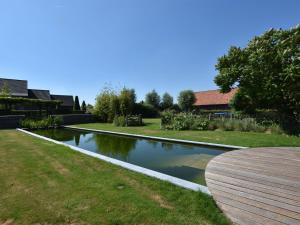 Zdjęcie z galerii obiektu Mansion with Jacuzzi and swim pond w mieście Lichtervelde