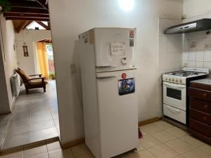 A kitchen or kitchenette at Kaiken - Hostel & Departamentos
