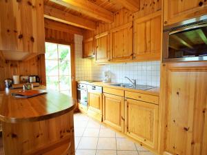 Kuchyň nebo kuchyňský kout v ubytování Chalet in Rhone Valley near Ski Lift