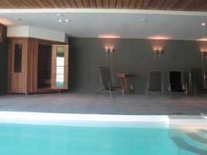 Bassein majutusasutuses Holiday Home in Beernem near Bruges või selle lähedal