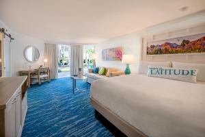 
A bed or beds in a room at Margaritaville Resort Palm Springs
