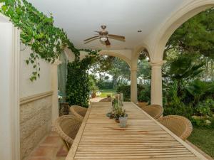 Ogród w obiekcie Villa in L'Albir with Pool and Near Golf