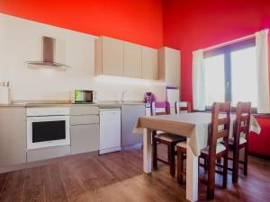 Una cocina o zona de cocina en Rural apartment in Parres overlooking a magnificent view