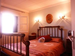 Un pat sau paturi într-o cameră la Belvilla by OYO Casa Contento