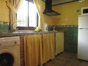 Kuchyň nebo kuchyňský kout v ubytování Villa in Málaga near Mediterranean Coast