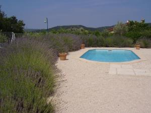 Piscina a Villa with swimming pool and valley view o a prop