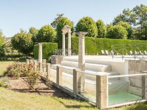 a wateruliculiculiculiculiculiculiculiculiculiculiculiculiculic at Studio with pool in garden Park naerby spas and views at the Mont Ventoux in Montbrun-les-Bains