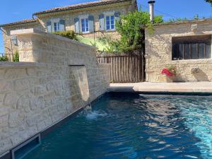 Bazén v ubytování Farmhouse in Carpentras with Pool nebo v jeho okolí