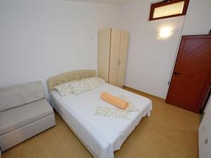 Postel nebo postele na pokoji v ubytování Holiday Home in Starigrad by the Beach