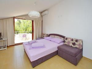 Postel nebo postele na pokoji v ubytování Holiday Home in Starigrad by the Beach