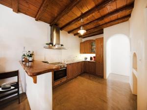 A kitchen or kitchenette at Villa in Mykonos near Agios Sostis Beach