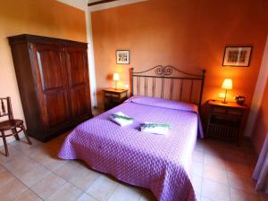A bed or beds in a room at Farmhouse in Montalto near the Beach