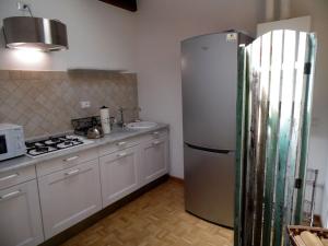 Kuchyň nebo kuchyňský kout v ubytování Apartment in Vello by Lake Iseo Beach