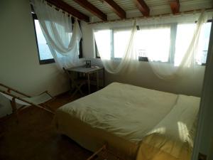 Postel nebo postele na pokoji v ubytování Apartment in Vello by Lake Iseo Beach