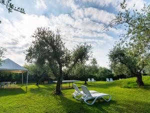 Giardino di Apartment on Lake Garda in Manerba with Pool