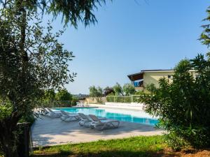 Piscina di Apartment on Lake Garda in Manerba with Pool o nelle vicinanze